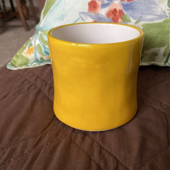 ANTHROPOLOGIE “L” & “K” mugs. L is blue and K is yellow. EUC! Add to collection - Picture 10 of 10